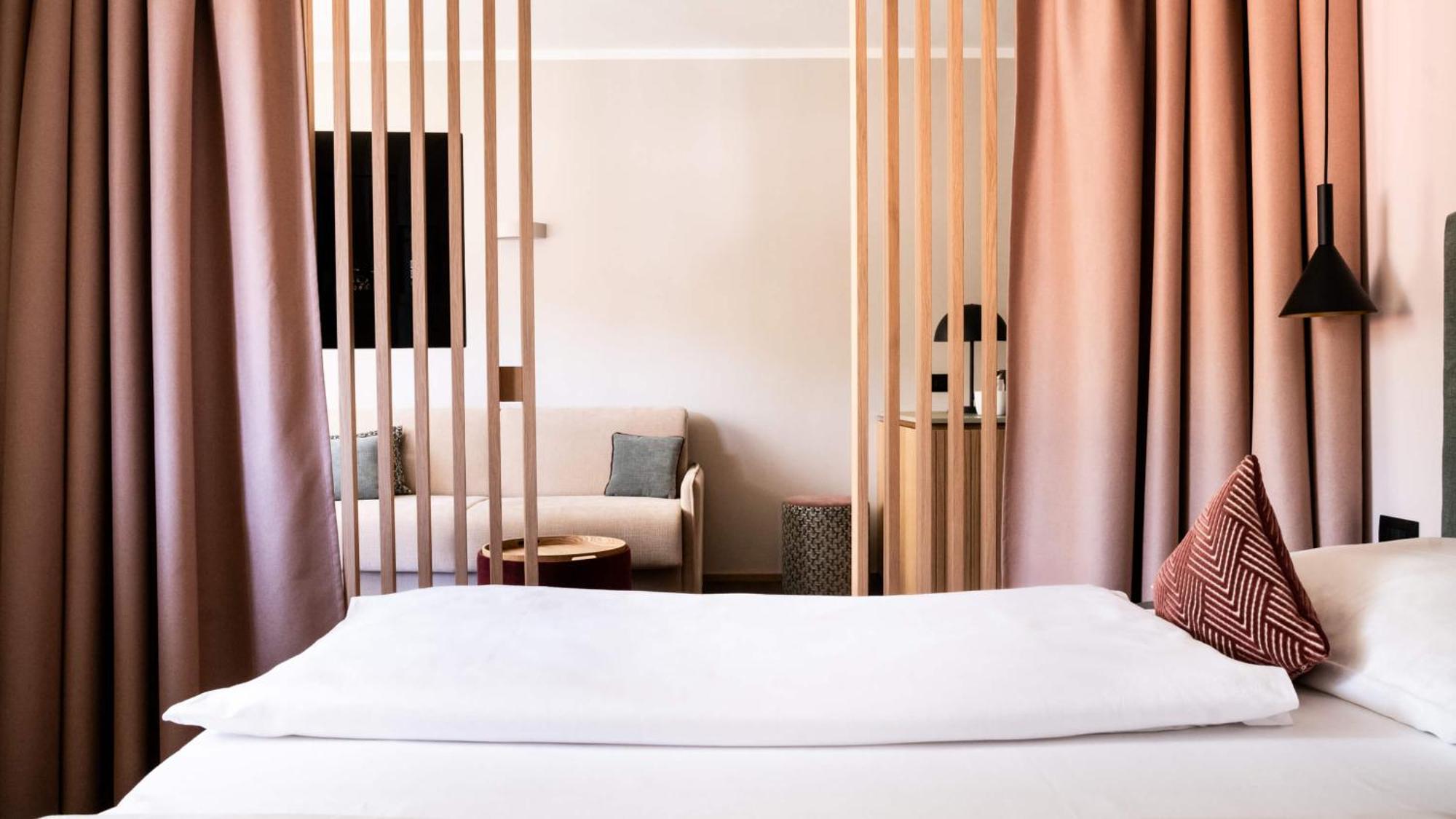 Flora Hotel & Suites Merano Esterno foto