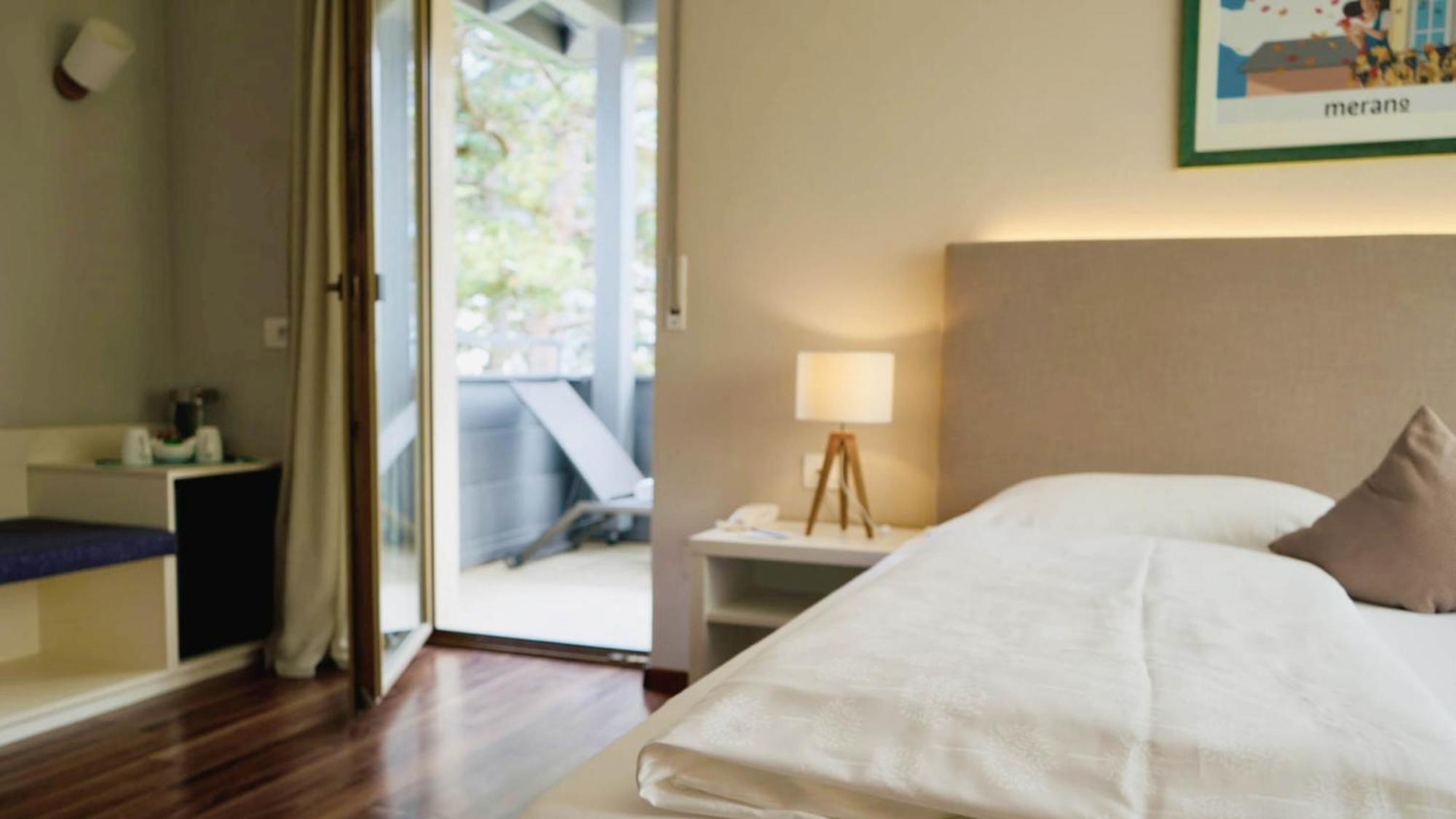 Flora Hotel & Suites Merano Esterno foto