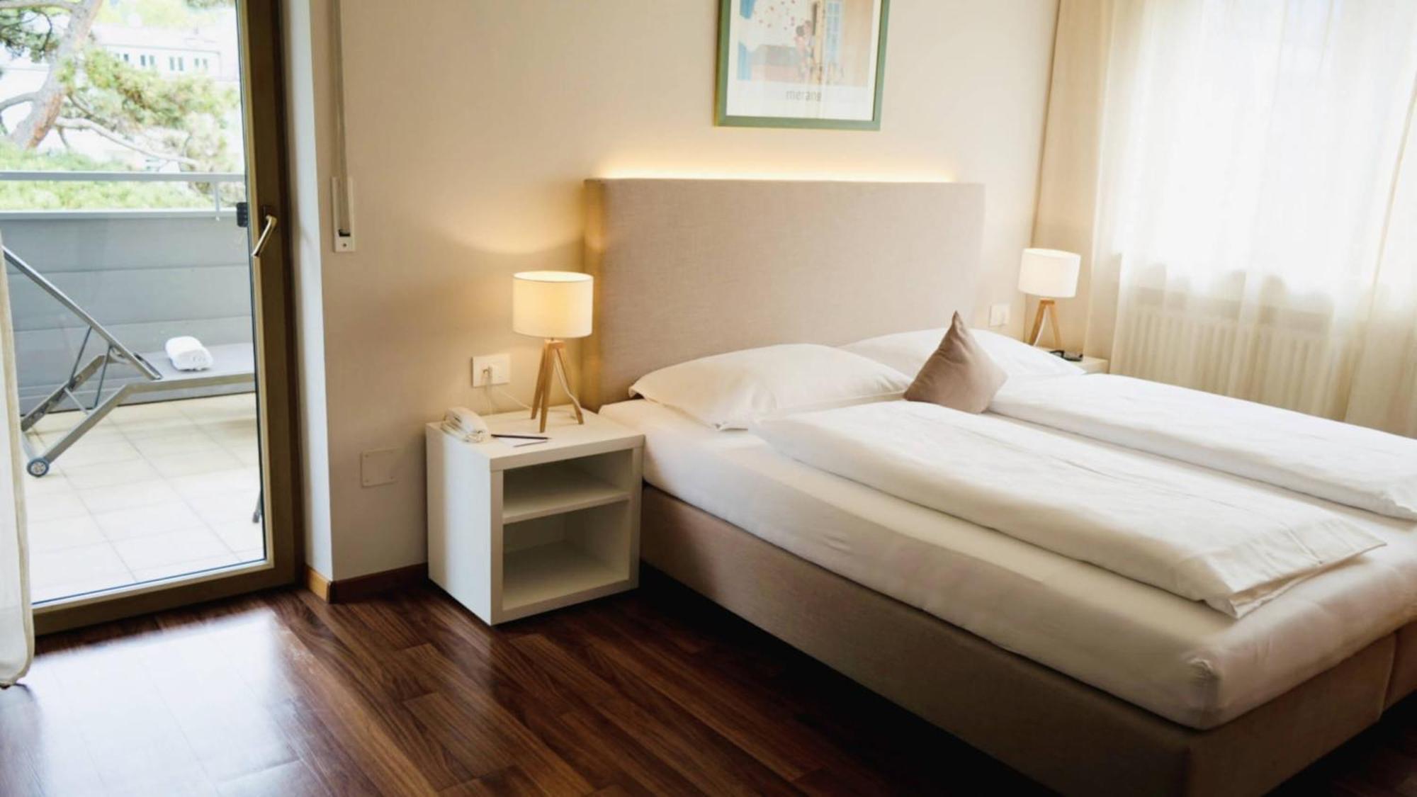 Flora Hotel & Suites Merano Esterno foto