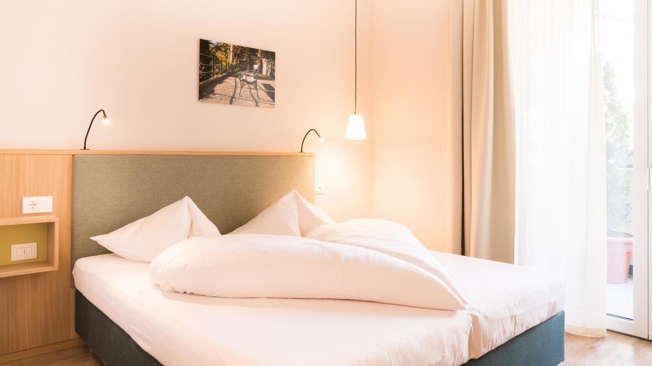 Flora Hotel & Suites Merano Esterno foto