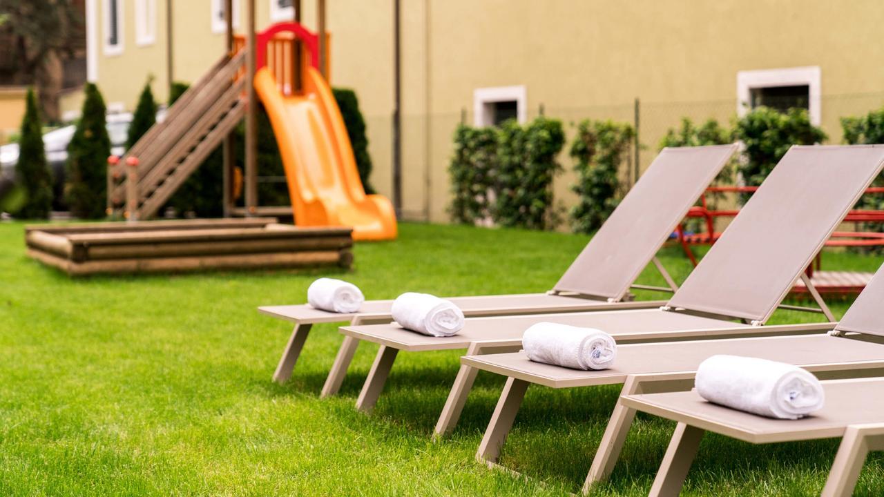Flora Hotel & Suites Merano Esterno foto